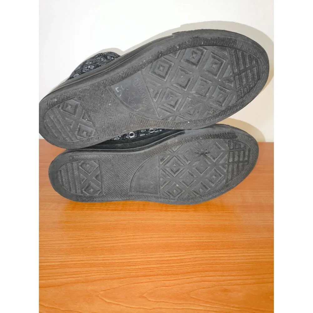 Boys Converse Grade School Chuck Taylor All Star Skater Shoes 4Y Mid Tops Logo